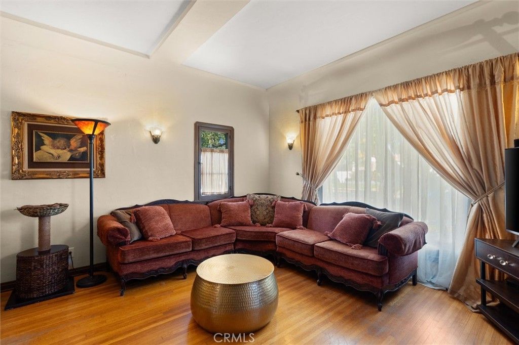 Image 2 of property listing at 1308 E Poppy, Long Beach, CA 90805