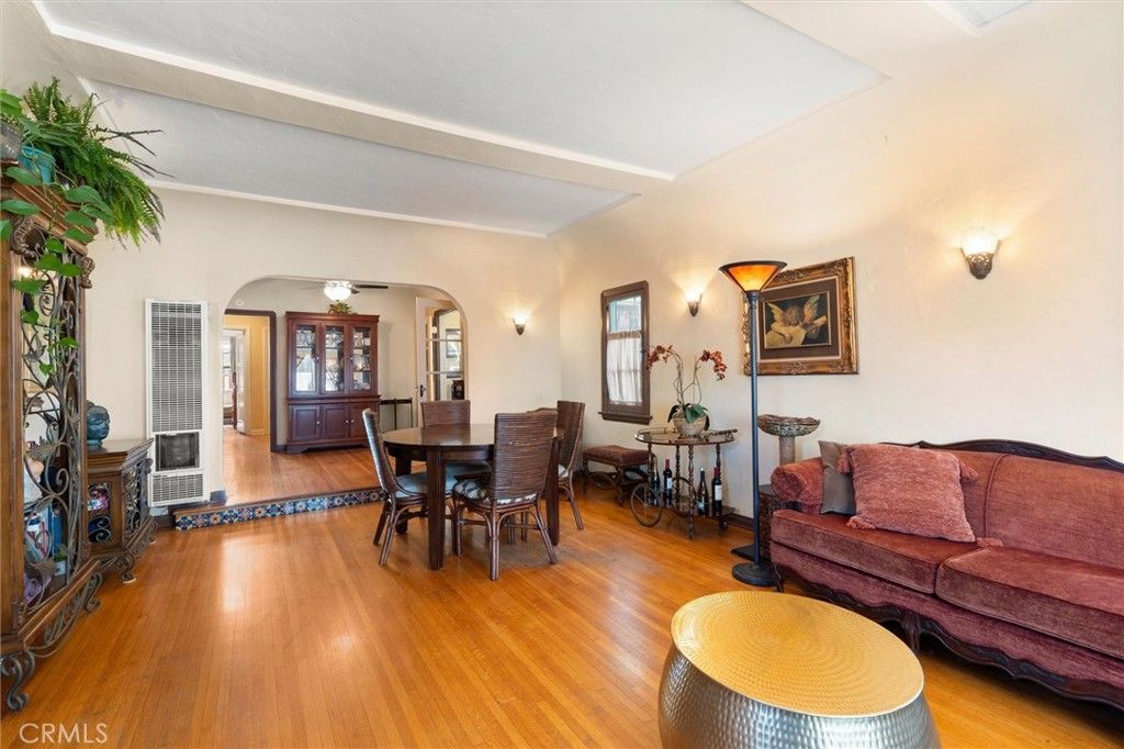 Image 5 of property listing at 1308 E Poppy, Long Beach, CA 90805