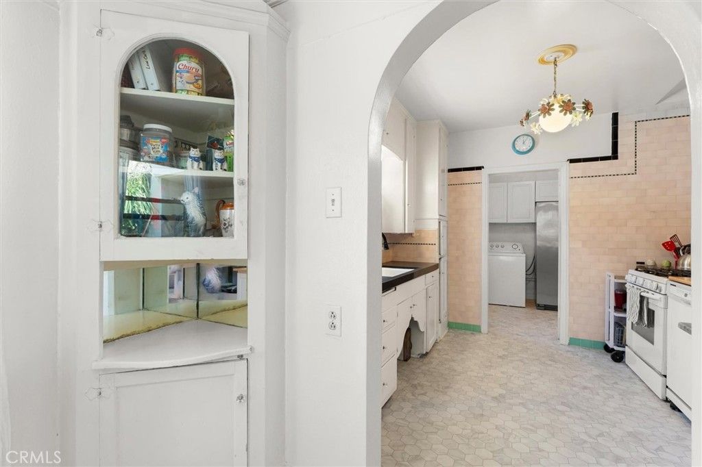 Image 7 of property listing at 1308 E Poppy, Long Beach, CA 90805