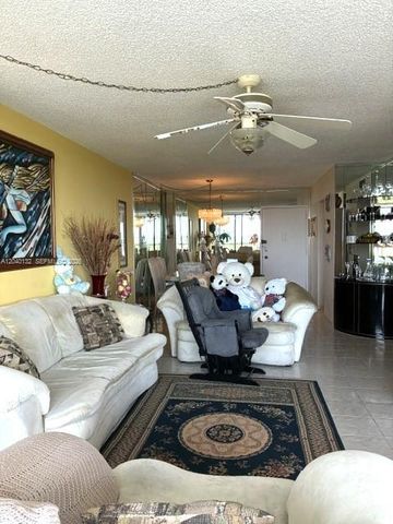 2500 NE 135th Street C611, North Miami, FL 33181