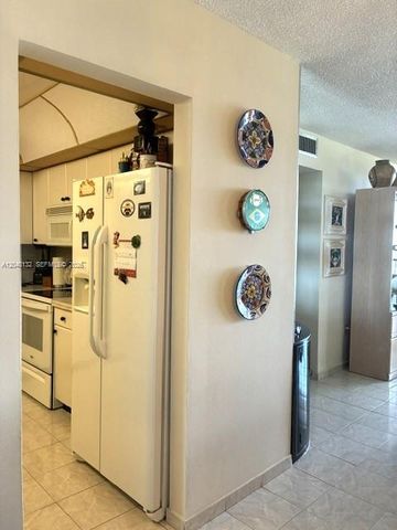 2500 NE 135th Street C611, North Miami, FL 33181