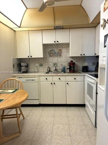 2500 NE 135th Street C611, North Miami, FL 33181