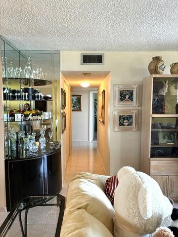 2500 NE 135th Street C611, North Miami, FL 33181