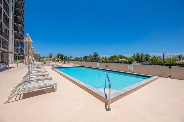 2500 NE 135th Street C611, North Miami, FL 33181