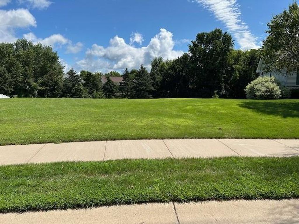 832 Forest Edge Drive, Jordan, MN 55352