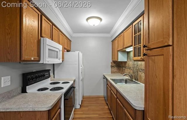 2092 Orchard Crest Street, Utica, MI 48317