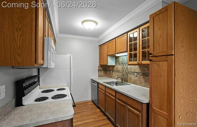 2092 Orchard Crest Street, Utica, MI 48317