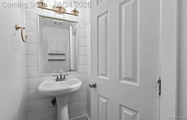 2092 Orchard Crest Street, Utica, MI 48317