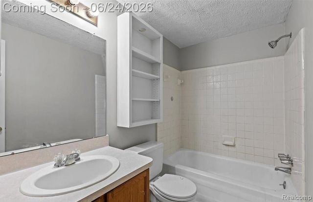 2092 Orchard Crest Street, Utica, MI 48317