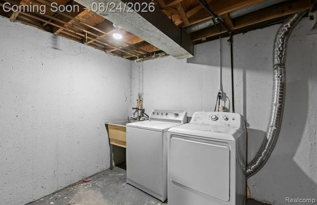 2092 Orchard Crest Street, Utica, MI 48317
