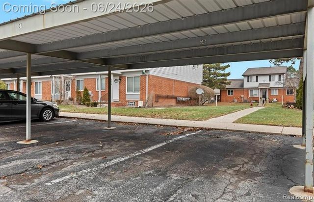 2092 Orchard Crest Street, Utica, MI 48317