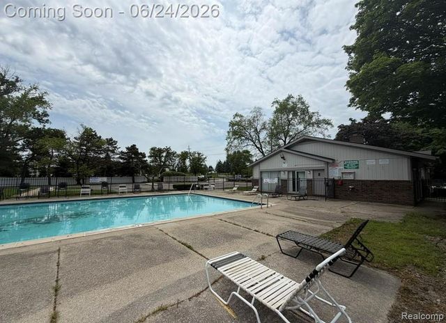 2092 Orchard Crest Street, Utica, MI 48317