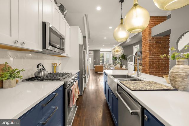 421 10TH ST NE, Washington, DC 20002