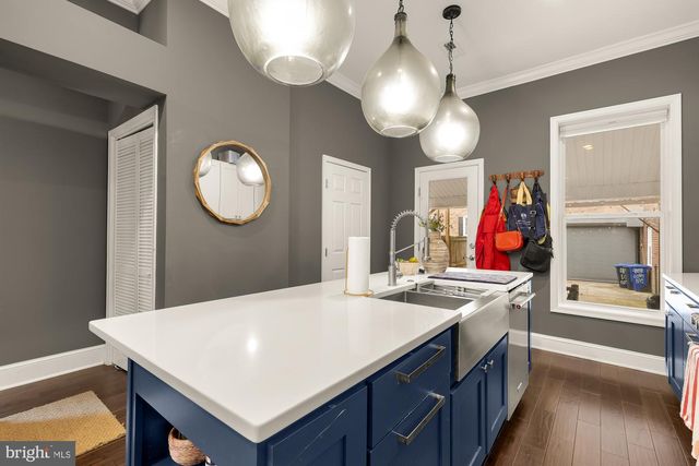 421 10TH ST NE, Washington, DC 20002
