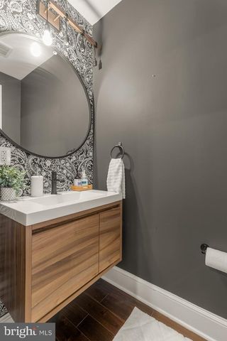 421 10TH ST NE, Washington, DC 20002