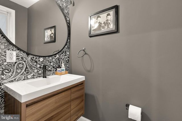 421 10TH ST NE, Washington, DC 20002