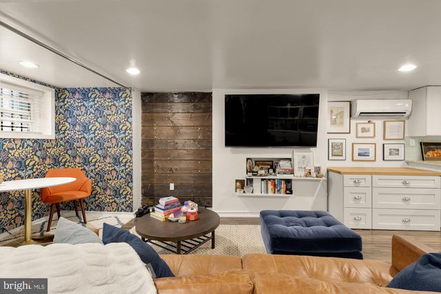 421 10TH ST NE, Washington, DC 20002