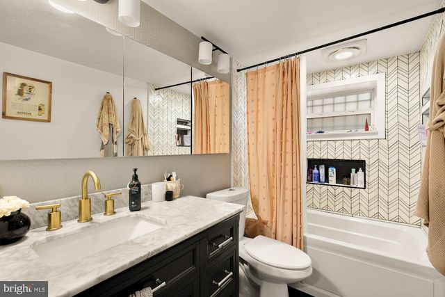 421 10TH ST NE, Washington, DC 20002