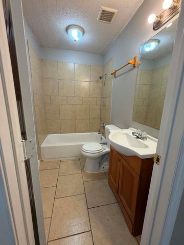 3028 Avenue M 1A, Galveston, TX 77550