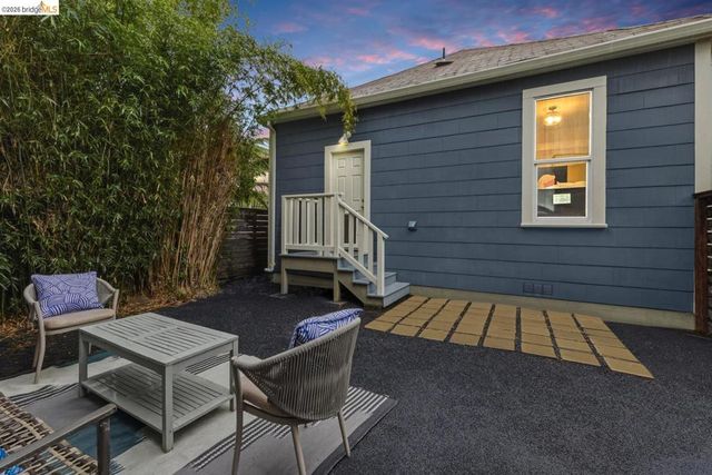 1324 Burnett St, Berkeley, CA 94702