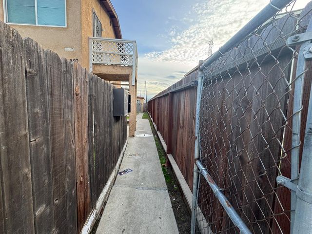 1250 E Vassar Avenue, Fresno, CA 93704