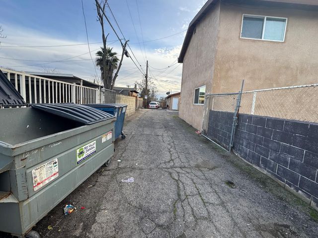 1250 E Vassar Avenue, Fresno, CA 93704