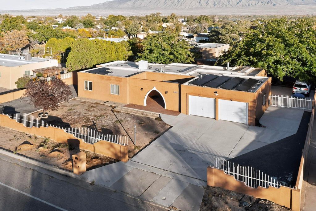 808 Villa Verde Drive SE, Rio Rancho, NM 87124