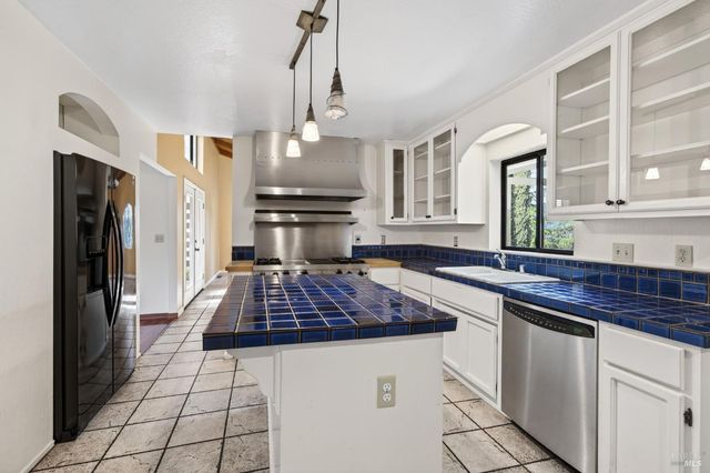 9271 Colony Dr, Redwood Valley, CA 95470