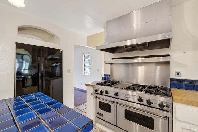 9271 Colony Dr, Redwood Valley, CA 95470