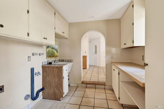 9271 Colony Dr, Redwood Valley, CA 95470