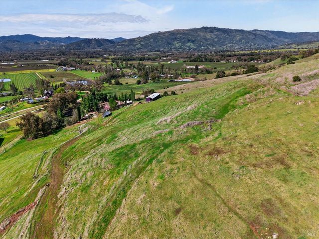 9271 Colony Dr, Redwood Valley, CA 95470