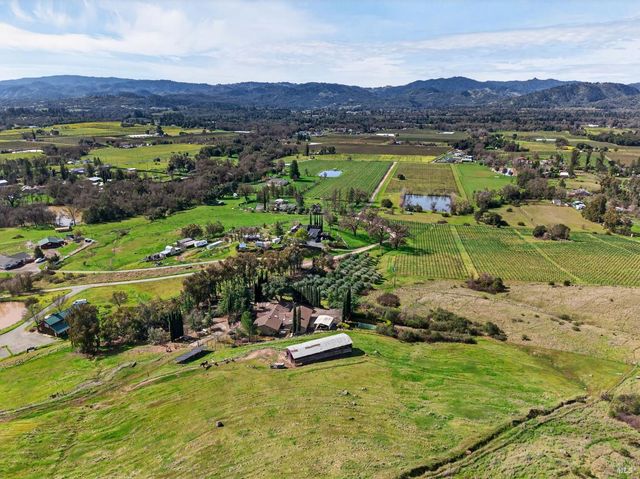 9271 Colony Dr, Redwood Valley, CA 95470