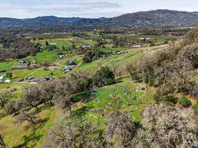 9271 Colony Dr, Redwood Valley, CA 95470