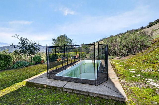 9271 Colony Dr, Redwood Valley, CA 95470