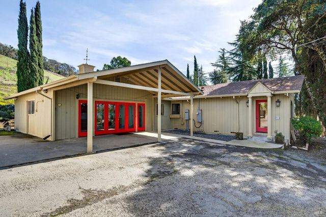 9271 Colony Dr, Redwood Valley, CA 95470