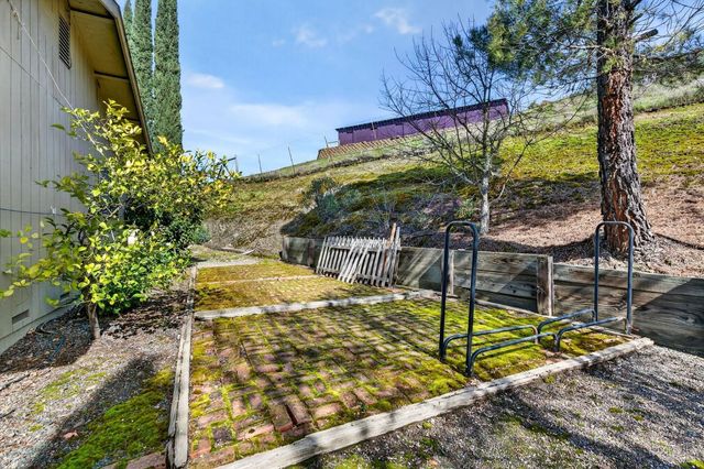 9271 Colony Dr, Redwood Valley, CA 95470