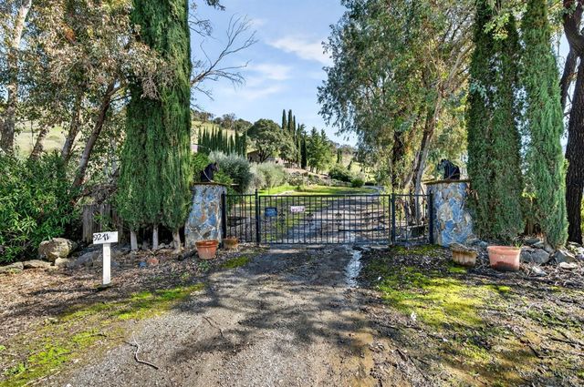 9271 Colony Dr, Redwood Valley, CA 95470