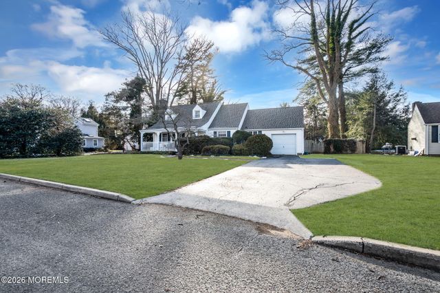 56 Woodland Drive, Fair Haven, NJ 07704