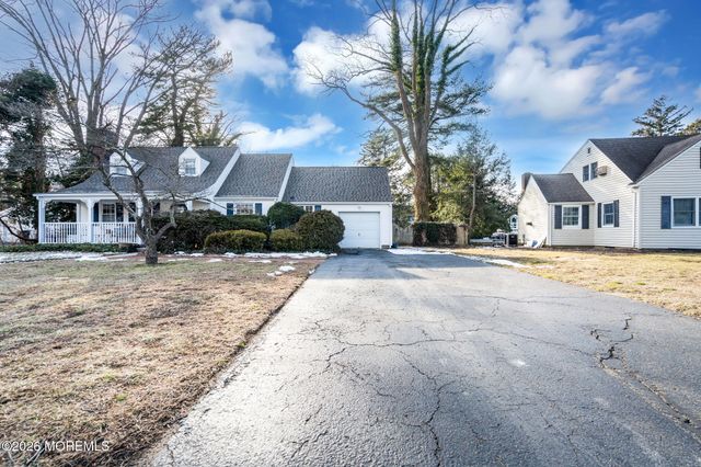 56 Woodland Drive, Fair Haven, NJ 07704