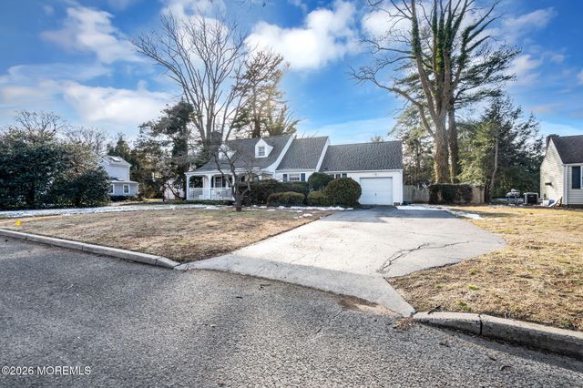 56 Woodland Drive, Fair Haven, NJ 07704