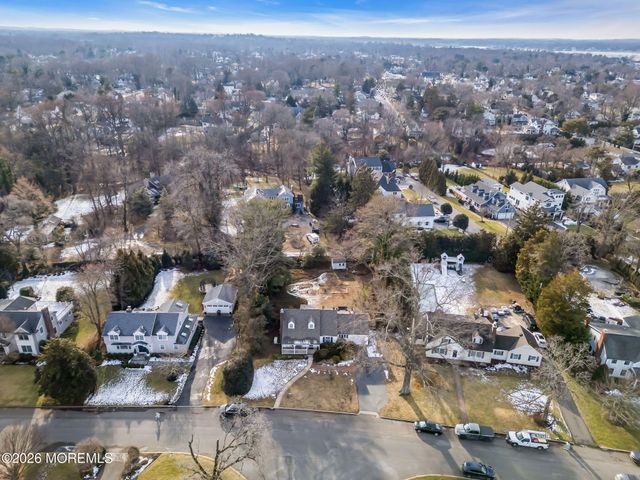 56 Woodland Drive, Fair Haven, NJ 07704