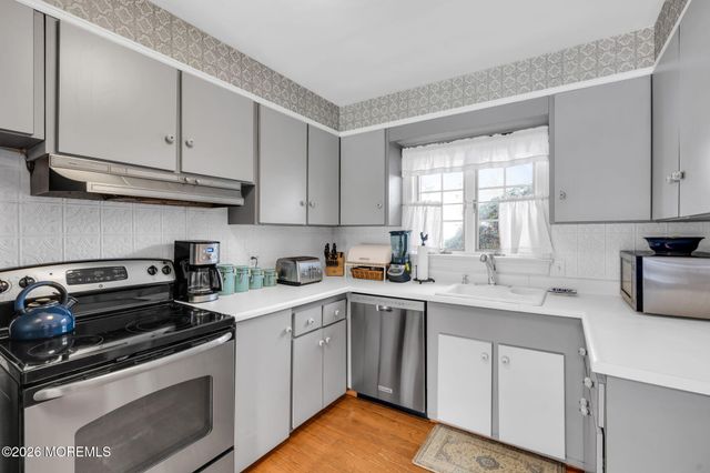 56 Woodland Drive, Fair Haven, NJ 07704