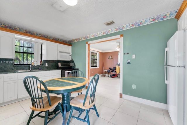 578 SW 2nd St, Florida City, FL 33034