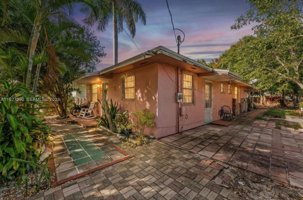 578 SW 2nd St, Florida City, FL 33034