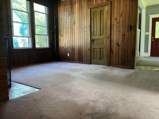 484 Grove Avenue, Valparaiso, IN 46385