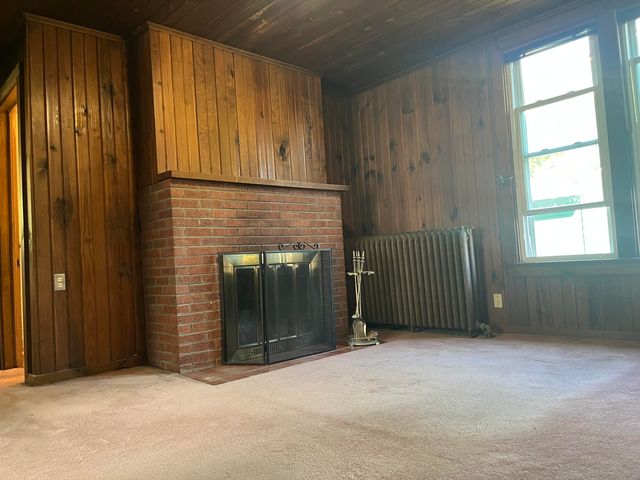 484 Grove Avenue, Valparaiso, IN 46385