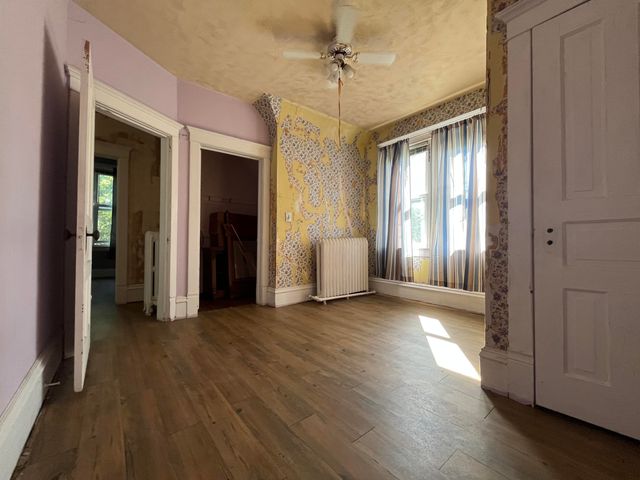 484 Grove Avenue, Valparaiso, IN 46385