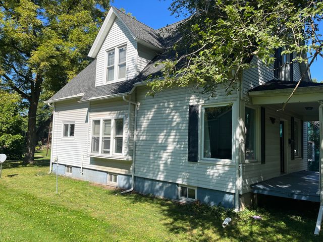 484 Grove Avenue, Valparaiso, IN 46385