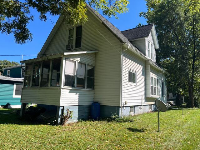 484 Grove Avenue, Valparaiso, IN 46385