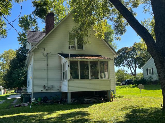 484 Grove Avenue, Valparaiso, IN 46385